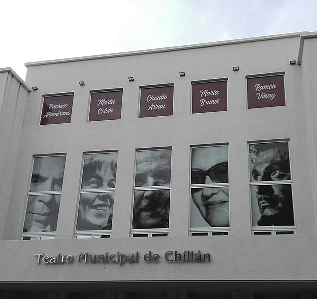 Archivo:Marquesina Teatro Chillan.jpg