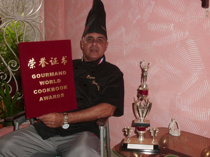 Archivo:Cubano premiado Gourmand World Cookbook Awards.jpg