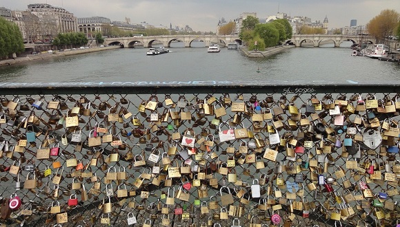 Archivo:Amor-en-el-puente-SL.jpeg