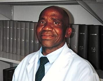 Archivo:Hamilton Naki.jpeg