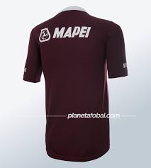 Archivo:Camiseta-Anfitrion-Lanus-2021-910x1024.jpg