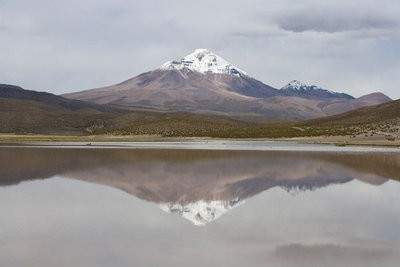 Archivo:Volcan Isluga 2.jpg