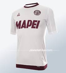 Archivo:Camiseta-Lanus-2021-Alternativa.jpg