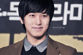 Archivo:Lee Sung Min05.jpeg