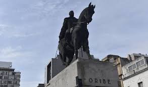 Escultura Uribe.jpg