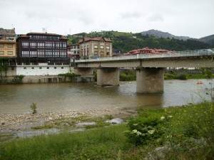 Archivo:Puente de ariondas.jpg