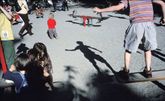 Representación de niños jugando en Parque Infantil.