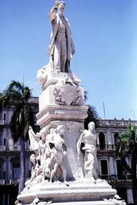Monumento a josé Martí en el Parque Central de La Habana