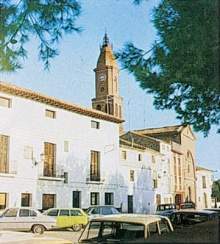 Plaza e iglesia de Santa María en Pina (Zaragoza).jpg