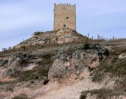 Langa de duero - torre del castillo - 5948942.jpg