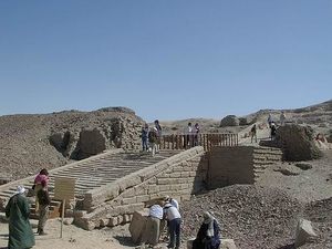 Kom-el-ahmar.JPG