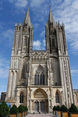 Coutances-catedral.jpg