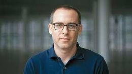 Alejandro Cesarco.jpg