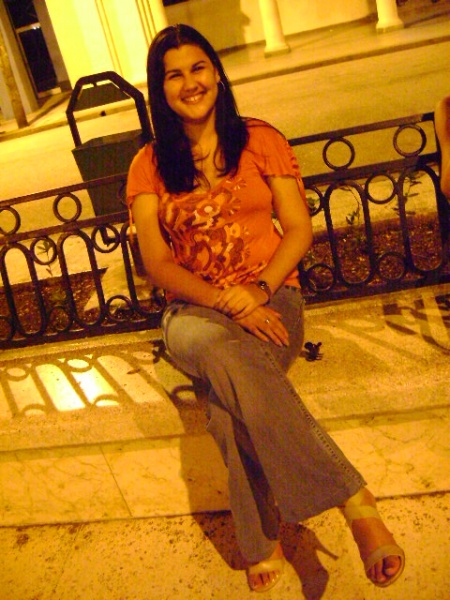 Archivo:Colaboradora Adriana.JPG