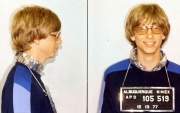 Bill Gates fue fotografiado por la policía de Albuquerque, New Mexico en  1977 después de haber cometido una violación del tráfico.