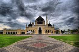 Masjid-zahir-bandar langkat sumatra.jpg