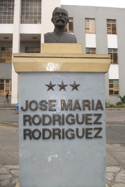 Archivo:Monumento a Mayia Rodriguez.JPG