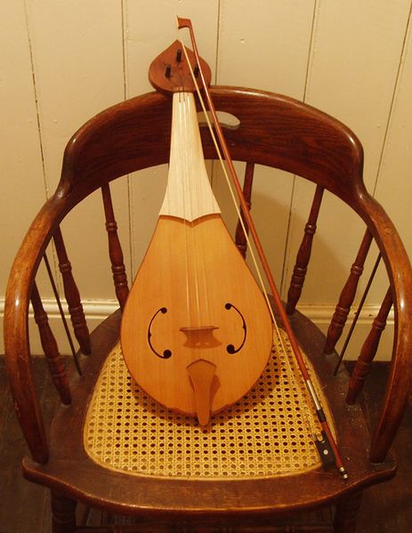 Archivo:Rebec fiddle.jpg