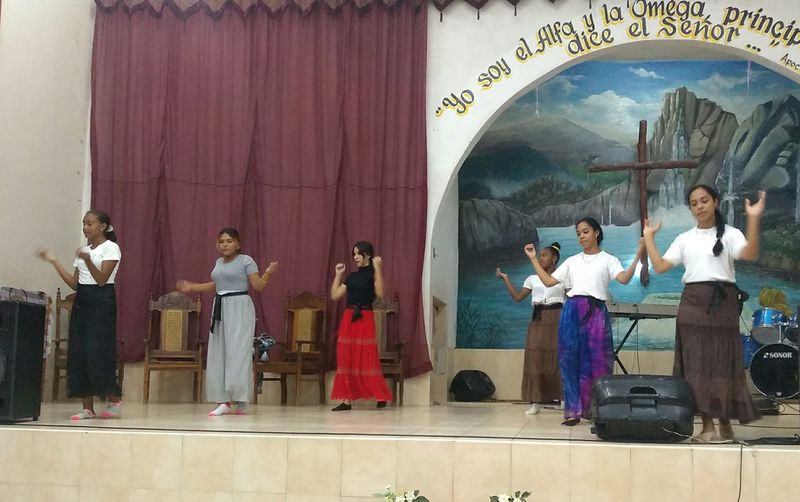 Archivo:Coreografia+iglesia.JPG