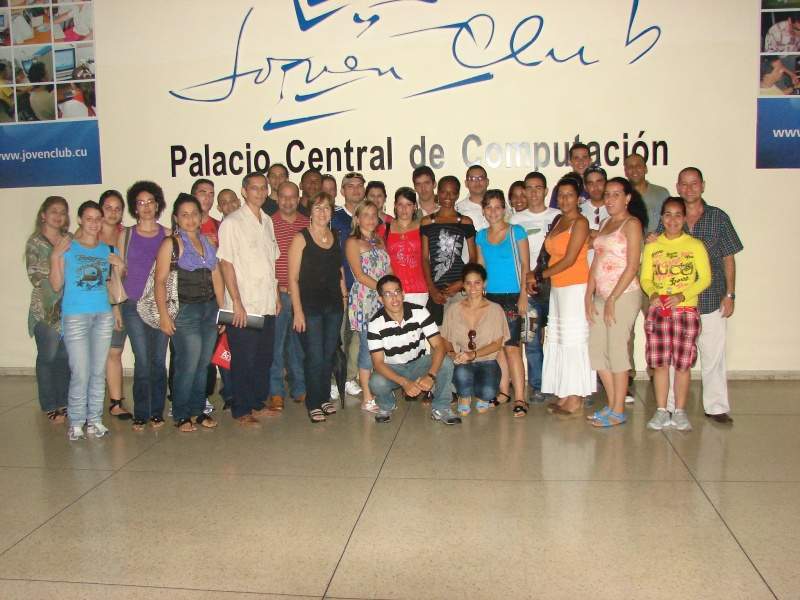 Archivo:I Festival EcuRed moderadores.jpg