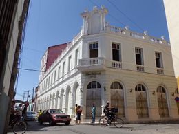 Teatro Avellaneda de camagüey.jpg