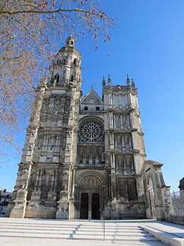 Façade occidentale cathédrale d'Évreux.JPG