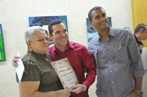 Yasel Toledo recibe Premio por la Obra del Año en Granma.