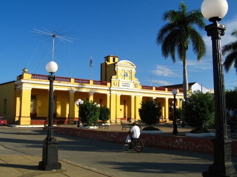 Archivo:Asamblea municipal poder popular trinidad.jpg