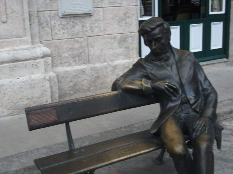 Archivo:Escultura de Chopin.jpg