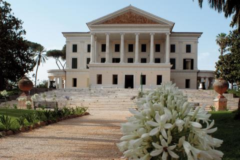 Archivo:Villa Torlonia.jpg