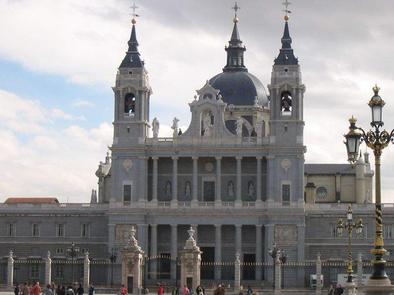 Archivo:Catedral Almudena.jpg