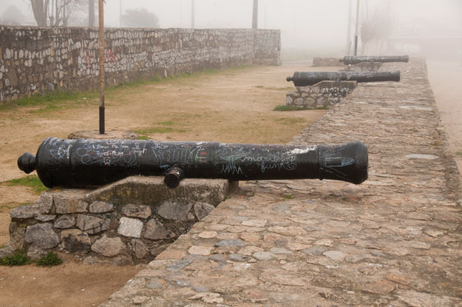Archivo:Cañones Fuerte La PLanchada.jpg