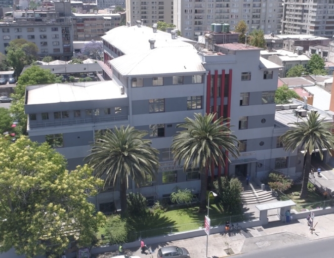 Archivo:Edificio Instituto Traumatológico de Chile.jpg