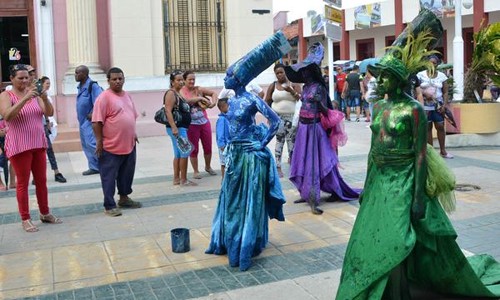 Archivo:Proyecto-ojos estatuas-vivientes santiago-de-cuba5.jpg