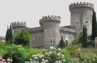 Archivo:Castillo en La Comuna de Tivoli.jpg