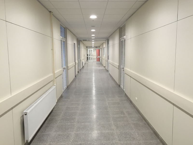 Archivo:Hosp. Penco-Lirquen-Pasillo Interior.jpg