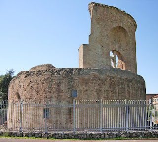 Archivo:Mausoleo de Elena.jpg