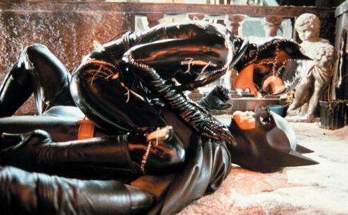 Archivo:MichellePfeiffer BatRegresa P1.jpg