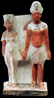 Escultura doble de Ajenatón y Nefertiti.jpg