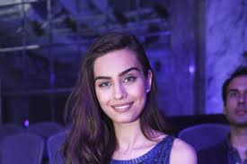 Archivo:Amine Gülşe4.jpg