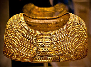 Archivo:Capa de Oro de Mold.jpg