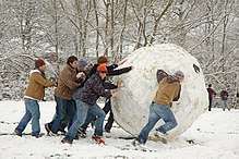 Archivo:Una bola de nieve gigante.jpg
