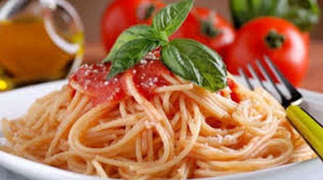 Archivo:Espaguetis al comodoro.jpg