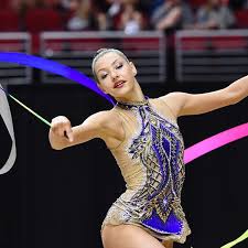 Evita griskenas gimnasta estadounidense.jpg
