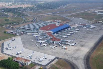 Archivo:Aeropuerto-de-Tucumen-Panama-410x274.jpg