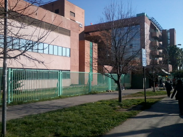 Archivo:Frontis Hospital San José, Chile.jpg