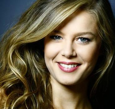 Archivo:Burcu Biricik.jpg