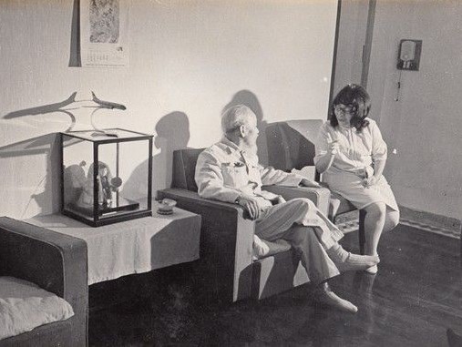 Archivo:Ivonne con Ho Chi Minh.jpg