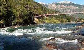 Archivo:Río en Futaleufú.jpg