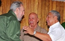 Gelasio al centro, entre Fidel y Pez Ferro.jpg